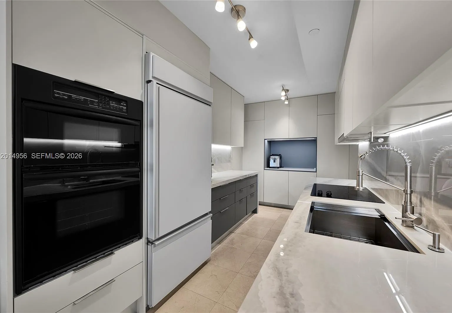 Beach Club Three Condo — Photo 1