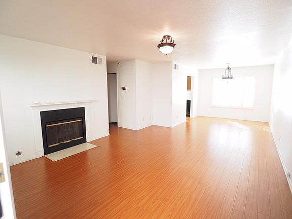 3rd image of 76 N Sierra Bonita Ave APT 6