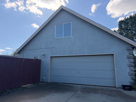 Garage/Driveway