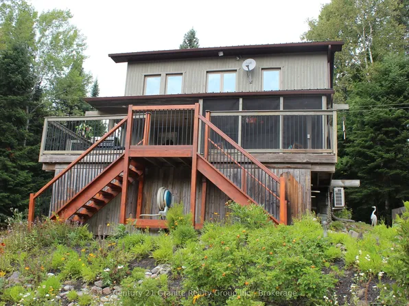 1082 Green Lake Rd, Algonquin Highlands, ON K0M 1S0