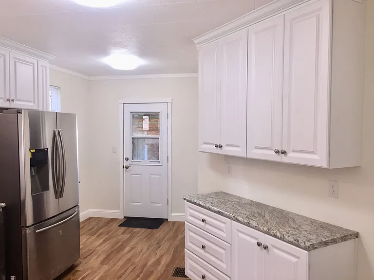 526 W Dale St — Photo 6