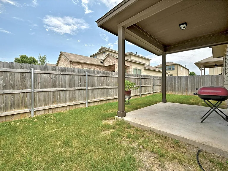 912 Sleepy Dell Ln — Photo 24