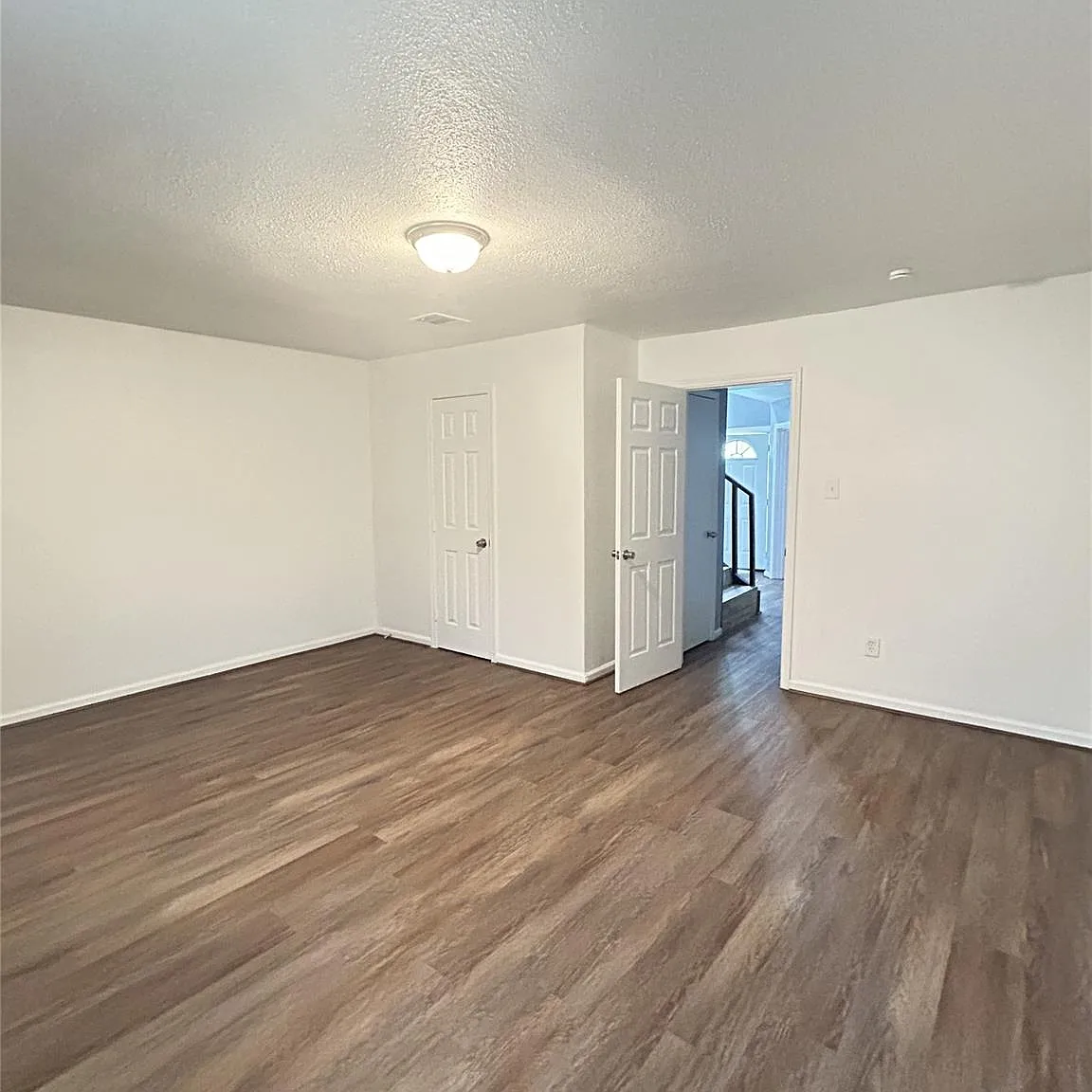 4 bed, 3.0 bath, 2054 sqft, $2,700 — Photo 4