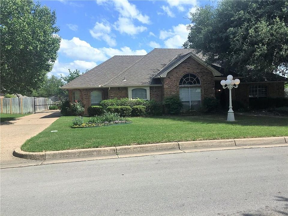 1st image of 433 Flagstone Dr