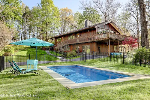 380 Long Ridge Rd Photo 1