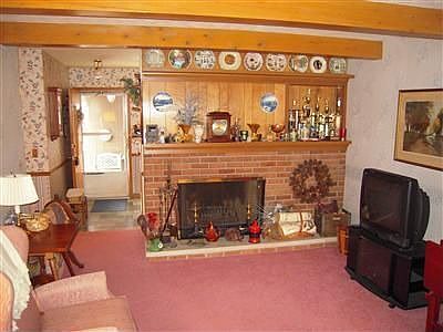 4th image of 141 Deneen Ave