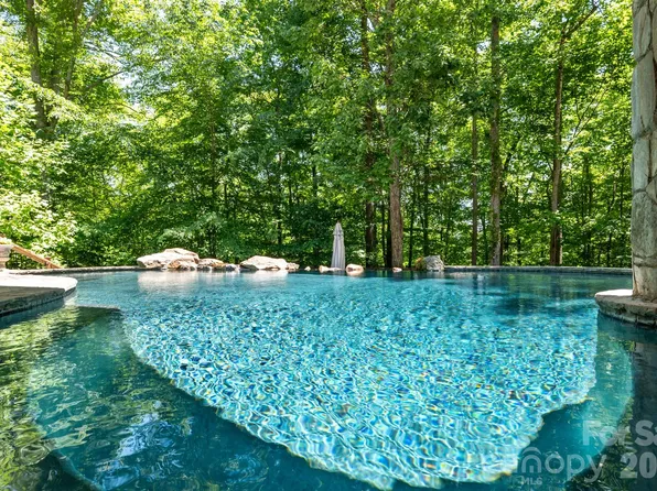 1090 N Saunders Dr, Catawba, NC 28609