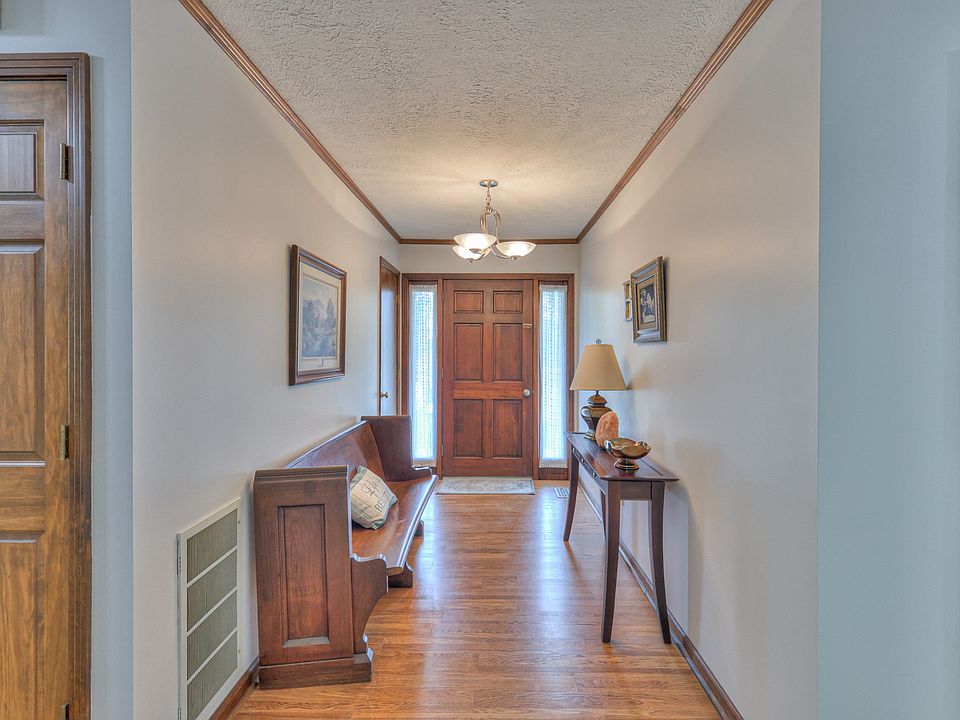 13th image of 117 Brights Ln