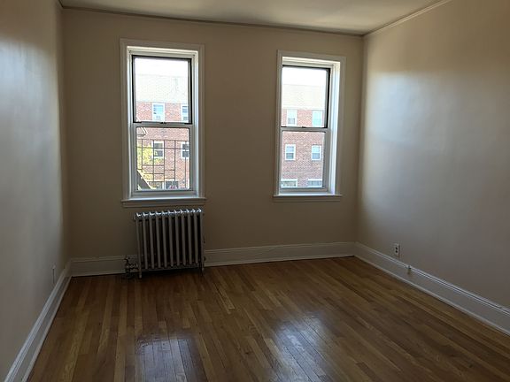 3rd image of 2518 33rd St #2F