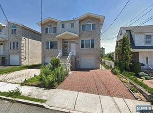 1630 Ponsi St, Fort Lee, NJ 07024