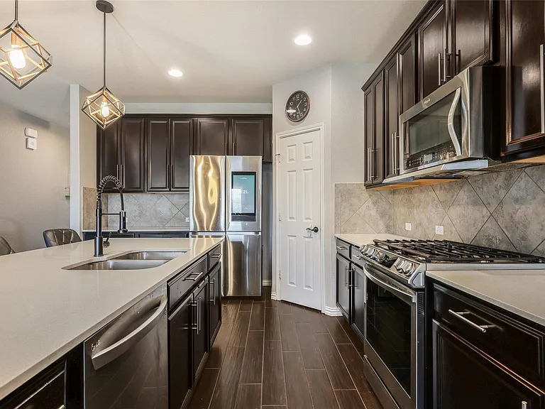 7013 Armagh Dr — Photo 9