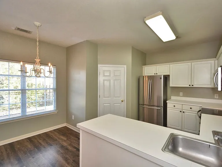 209 Lenox Ln — Photo 17