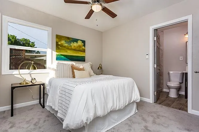 1610 Dupont Dr — Photo 17