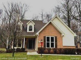 1178 Bluebird Dr, Rochester Hills, MI 48307