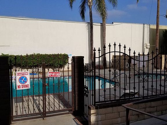 5th image of 23991 Ocean Ave APT 10