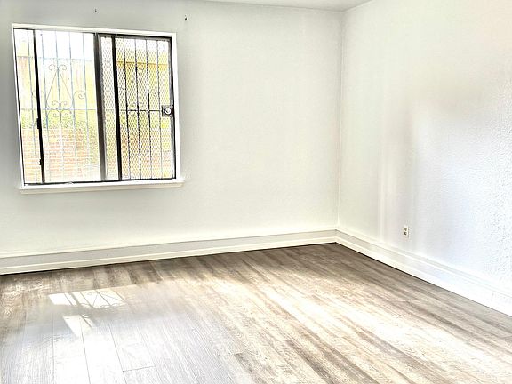 3rd image of 1333 Lincoln Way #4
