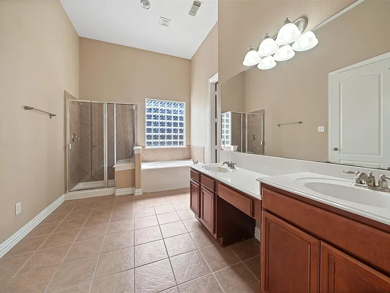 23010 Prairie Lake Ct — Photo 24
