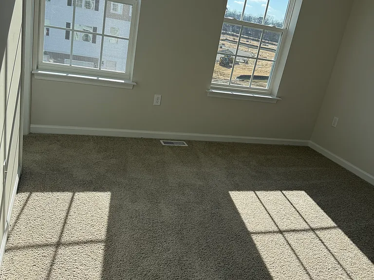 124 Essex Dr — Photo 21