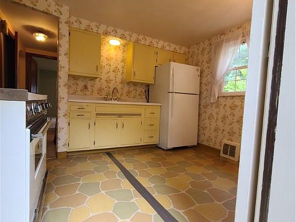 5th image of 3256 Thornwood Dr