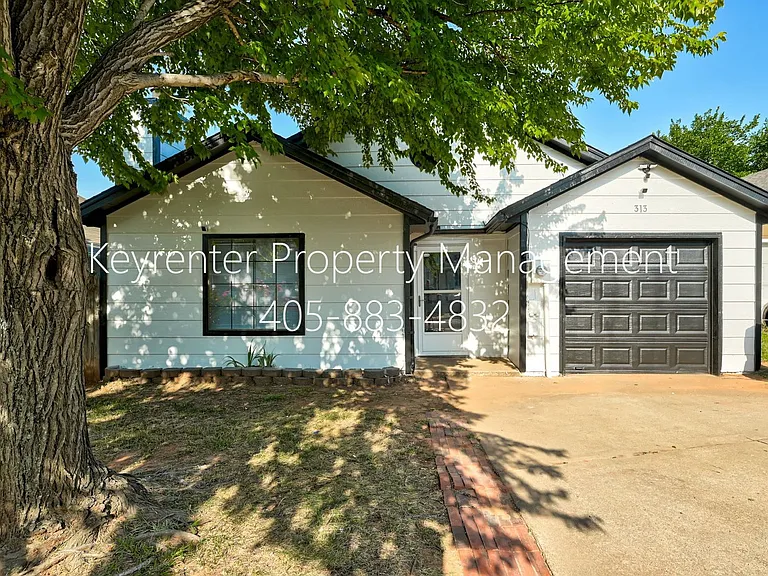 313 Belmont Dr — Photo 2
