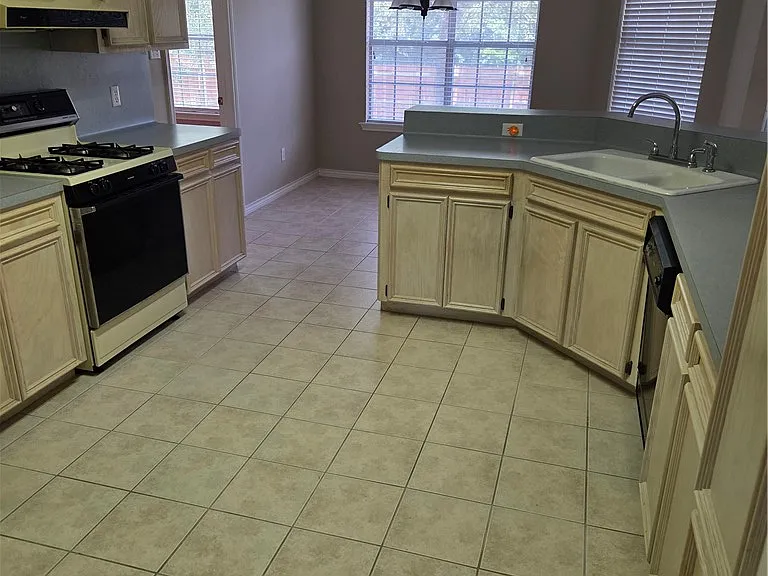 5901 Sheffield Terrace Ln — Photo 4