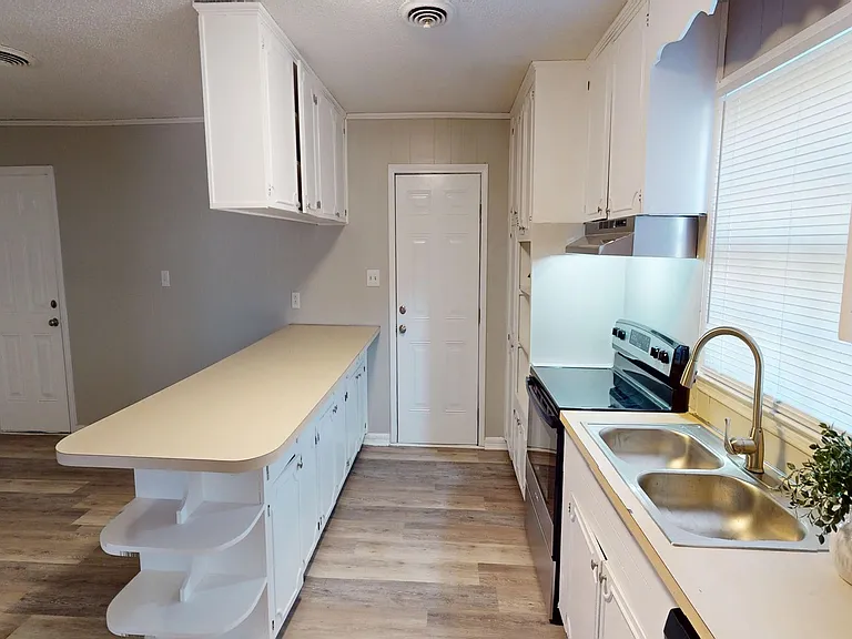 2716 Forsyth Ln — Photo 9