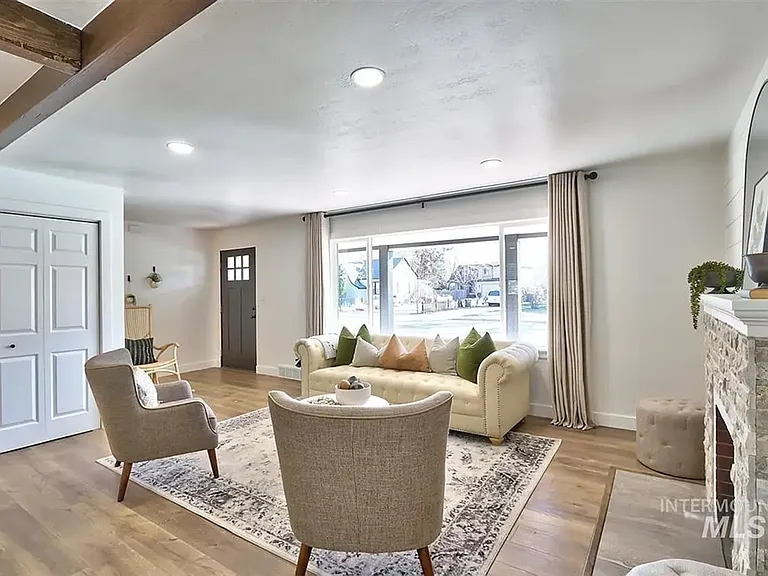 2316 W Kootenai St — Photo 2