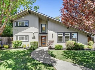 6481 Lake Park Dr, Sacramento, CA 95831