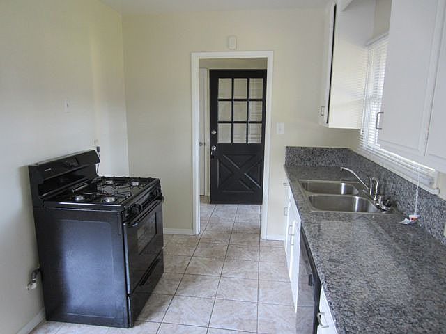 2nd image of 711 E 19th St