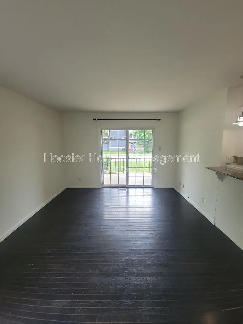 2 bed, 1.5 bath, 1050 sqft, $1,399 — Photo 4