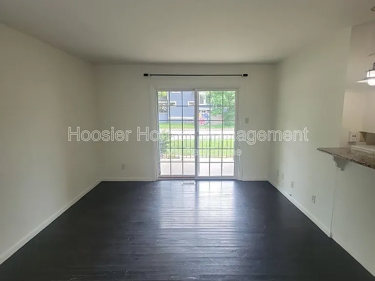 770 E 61st St #1 — Photo 6