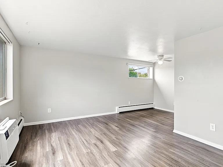 2459 S York St — Photo 23