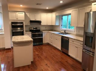 1135 Russell Hill St, Grundy, VA 24614