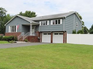38 Philip Dr, Fairfield, NJ 07004