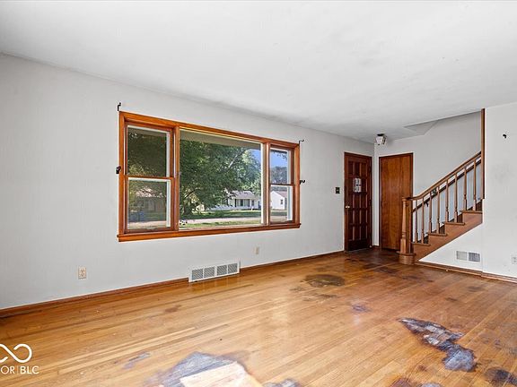 5th image of 5460 N Park Dr