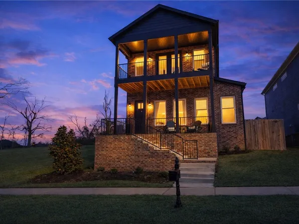 1054 N Main St, Bentonville, AR 72712