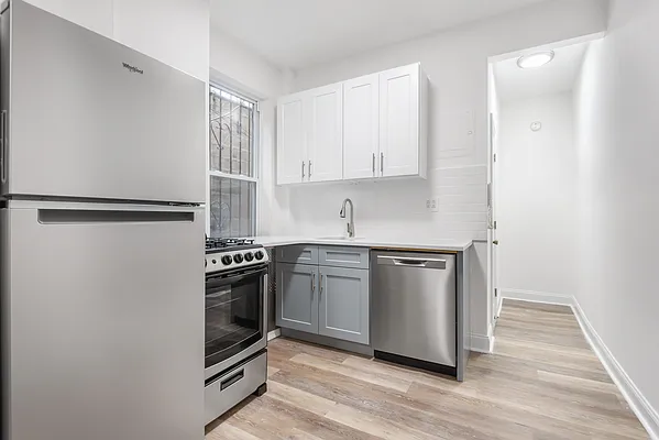 Rented by SERHANT. | media 1