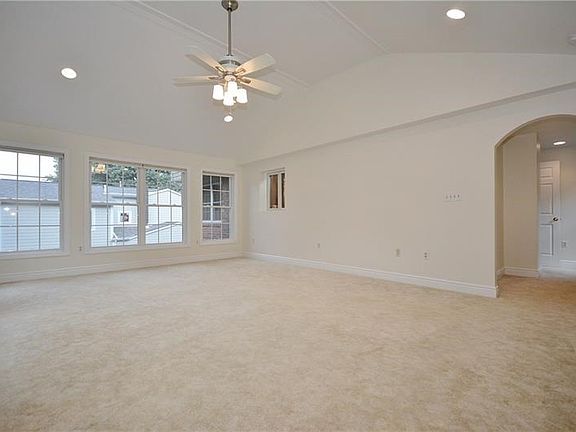 3rd image of 966 Vista Glen Dr