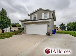 3806 Pine Grove Ct NE, Cedar Rapids, IA 52402