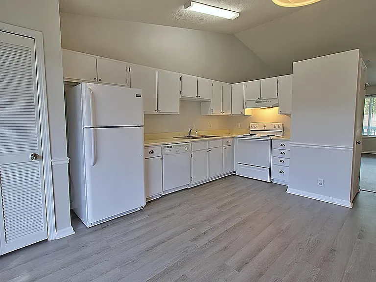910 Brett Dr #132 — Photo 7