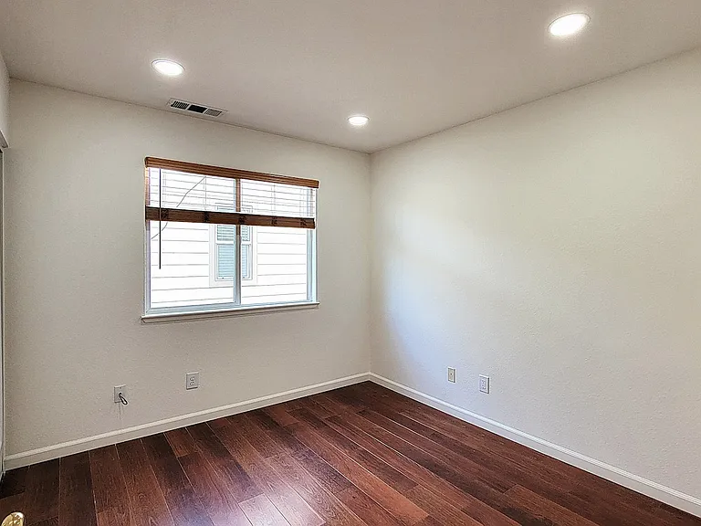 925 Gates St — Photo 25