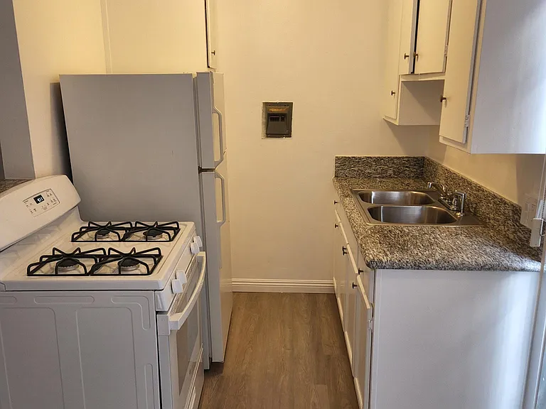 12101 Pacific Ave #6 — Photo 4