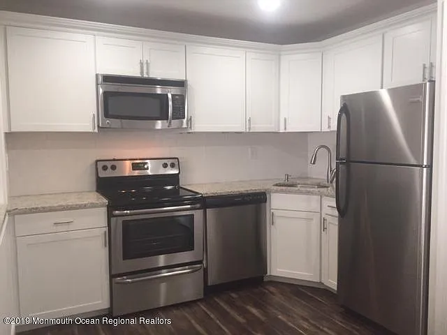 130 Amberly Dr #H — Photo 2