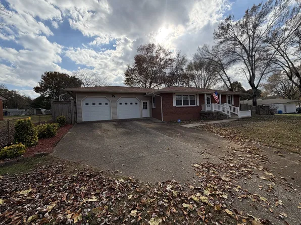 204 Park Ln, Clarksville, TN 37042