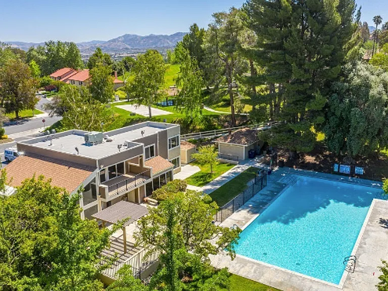 26180 Rainbow Glen Dr — Photo 25