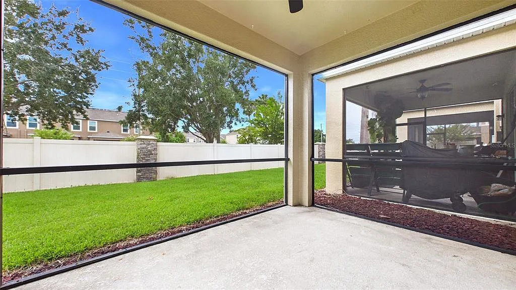 3 bed, 2.5 bath, 1420 sqft, $2,400 — Photo 4