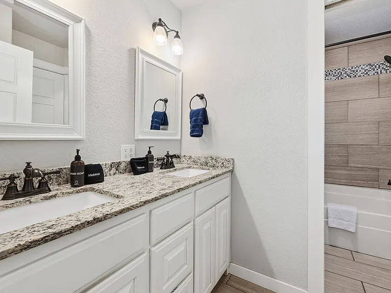 Almand Dr — Photo 35