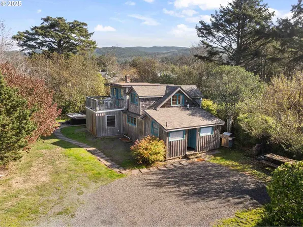 1062 S Breaker Ave, Rockaway Beach, OR 97136