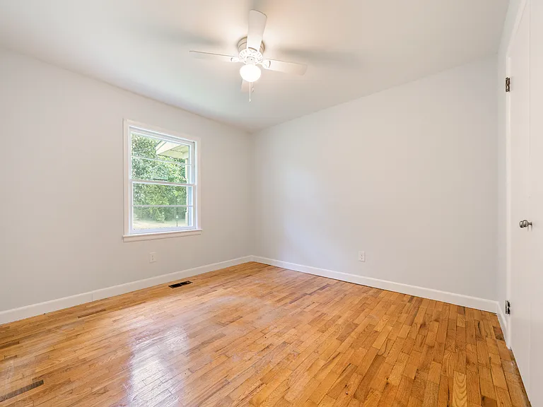 513 Mohican Trl — Photo 12