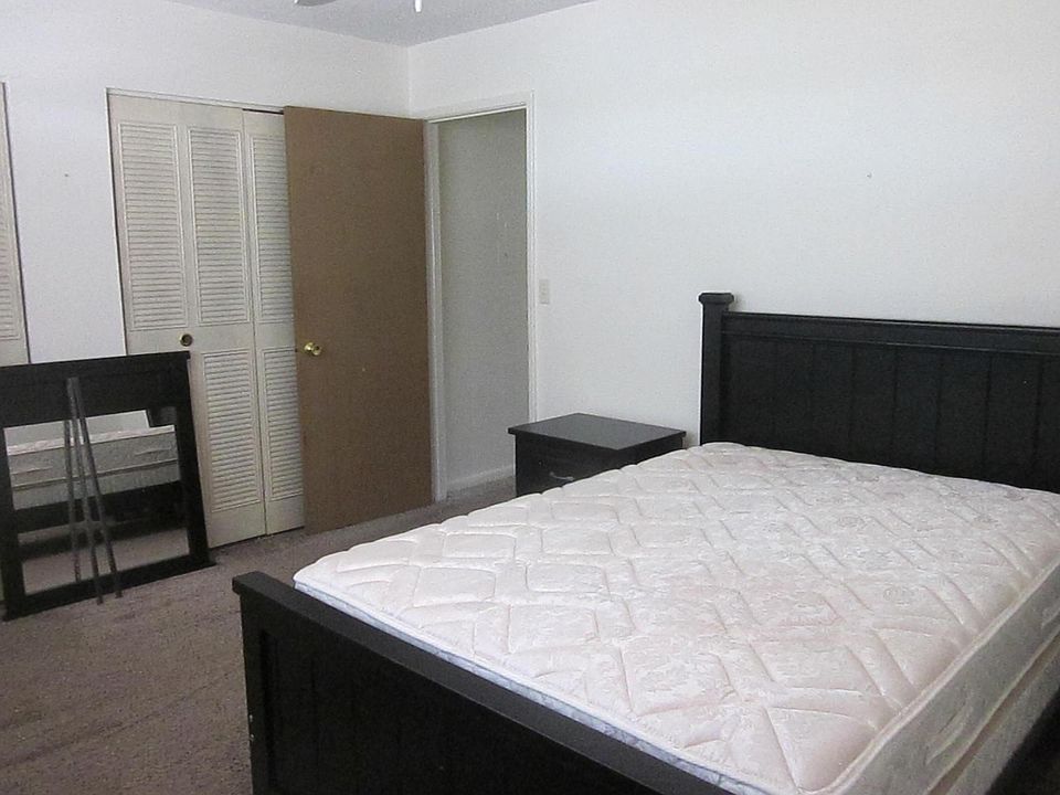 Bedroom with 2 double closets